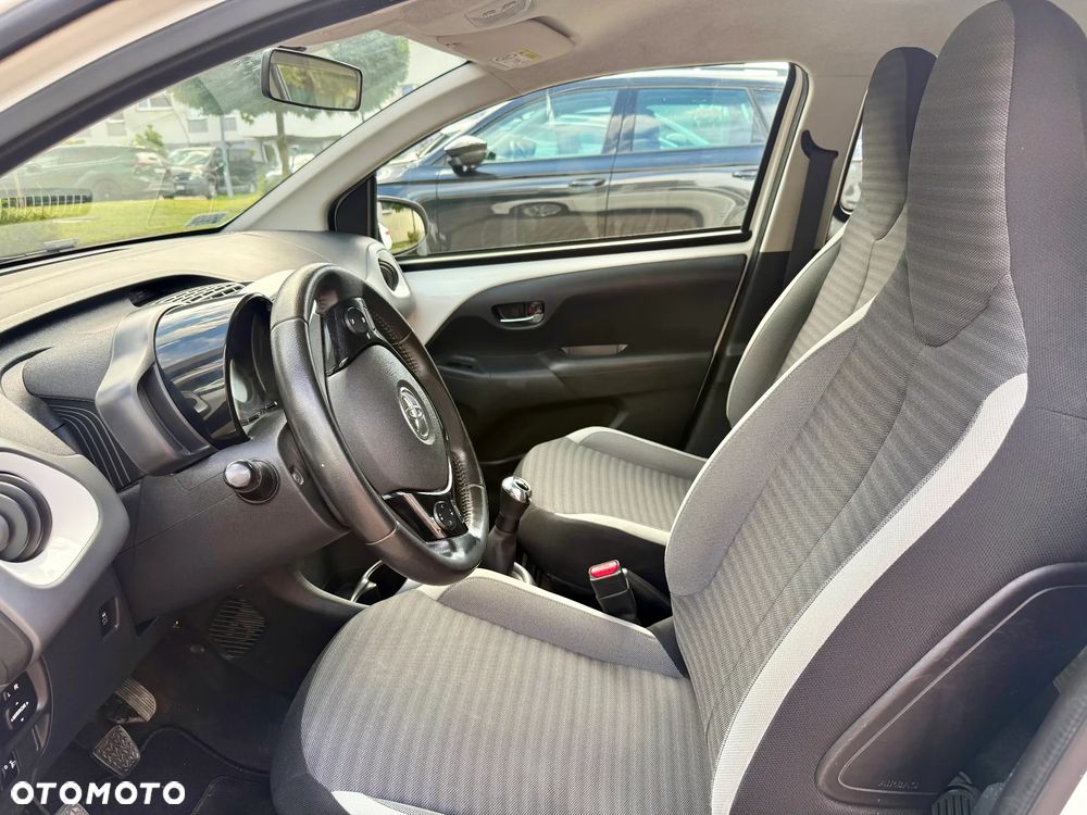 Toyota Aygo x-play - 4