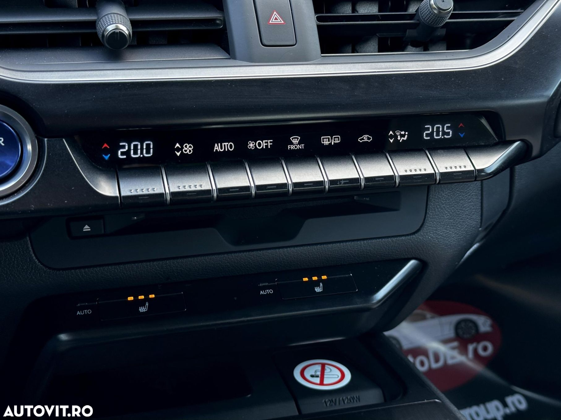 Lexus UX - 16