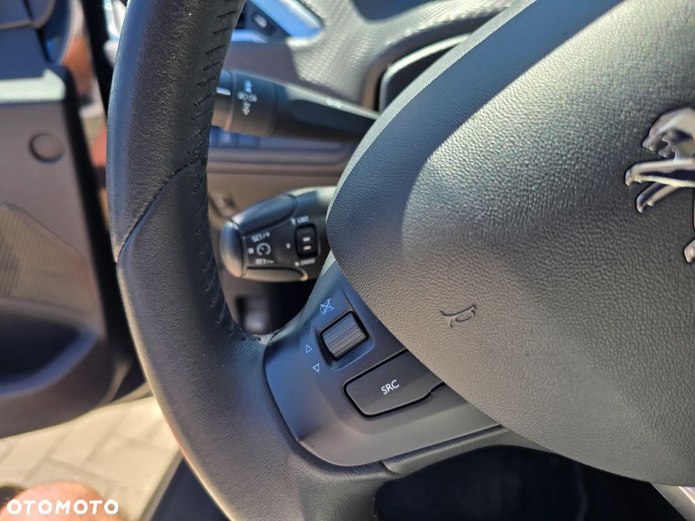 Peugeot 208 - 28