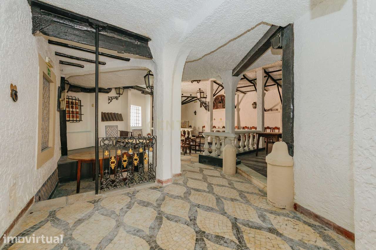 Prédio em Alcântara para renovar - Grande imagem: 2/36