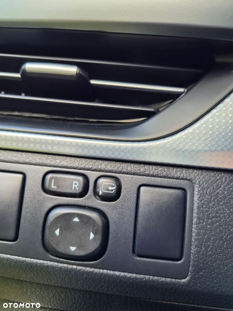 Toyota Avensis 1.8 Executive - 25