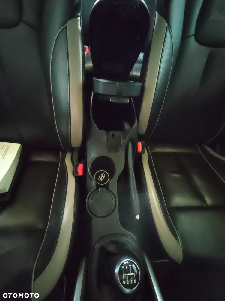 Hyundai Veloster - 17