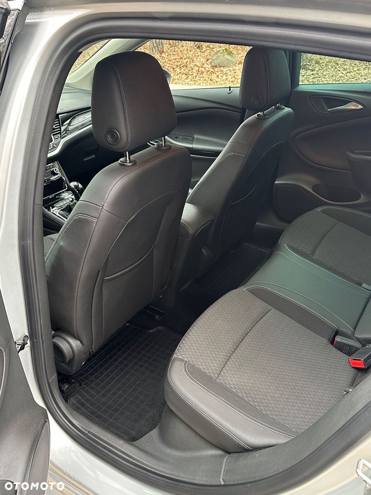 Opel Astra 1.4 T Elite - 11