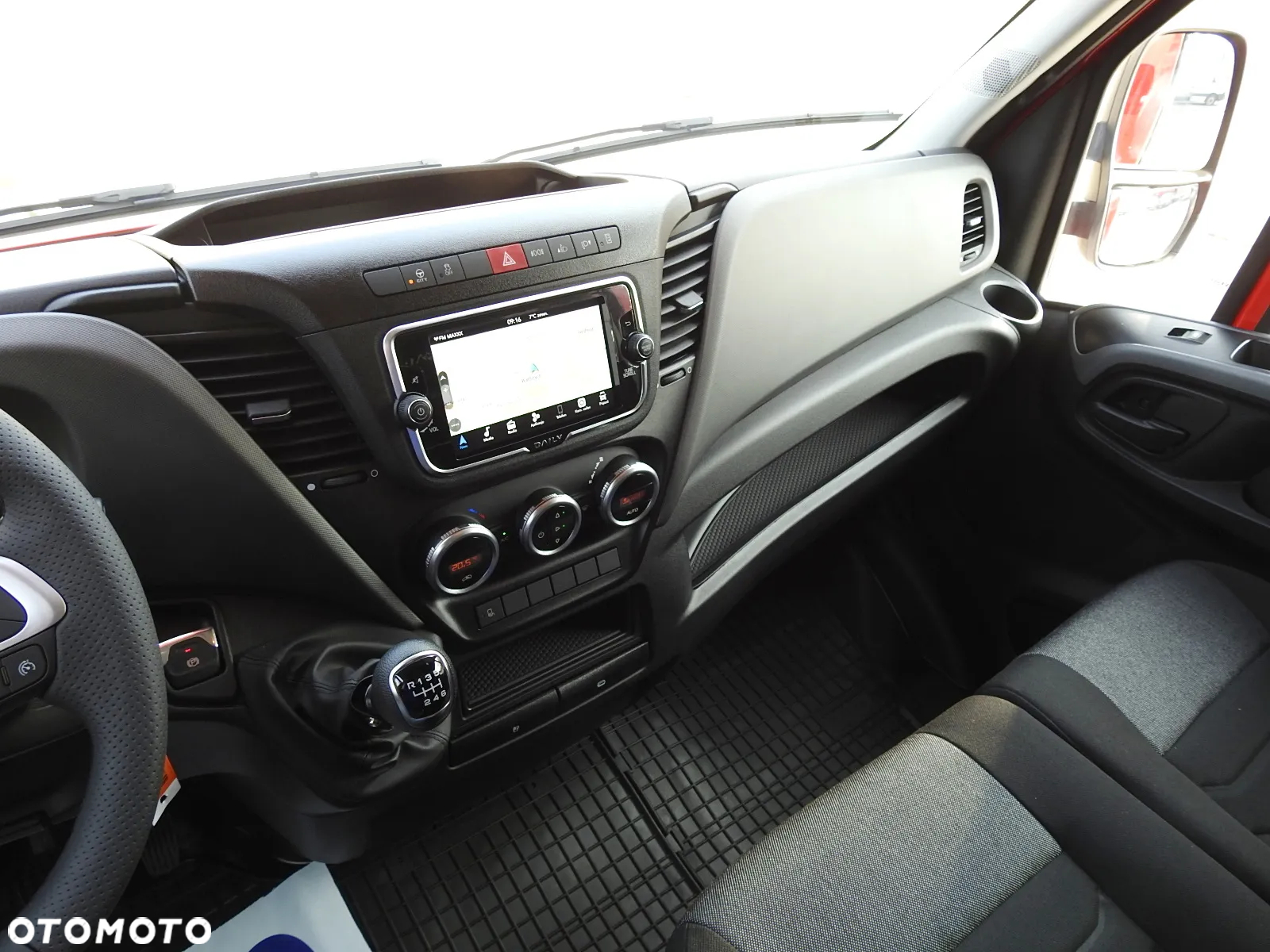 Iveco DAILY NOWY 35S18 CONNECT PLANDEKA 10 PALET WEBASTO KLIMATYZACJA TEMPOMAT NAWIGACJA LEDY ASO  180KM [ 500249 ] - 32