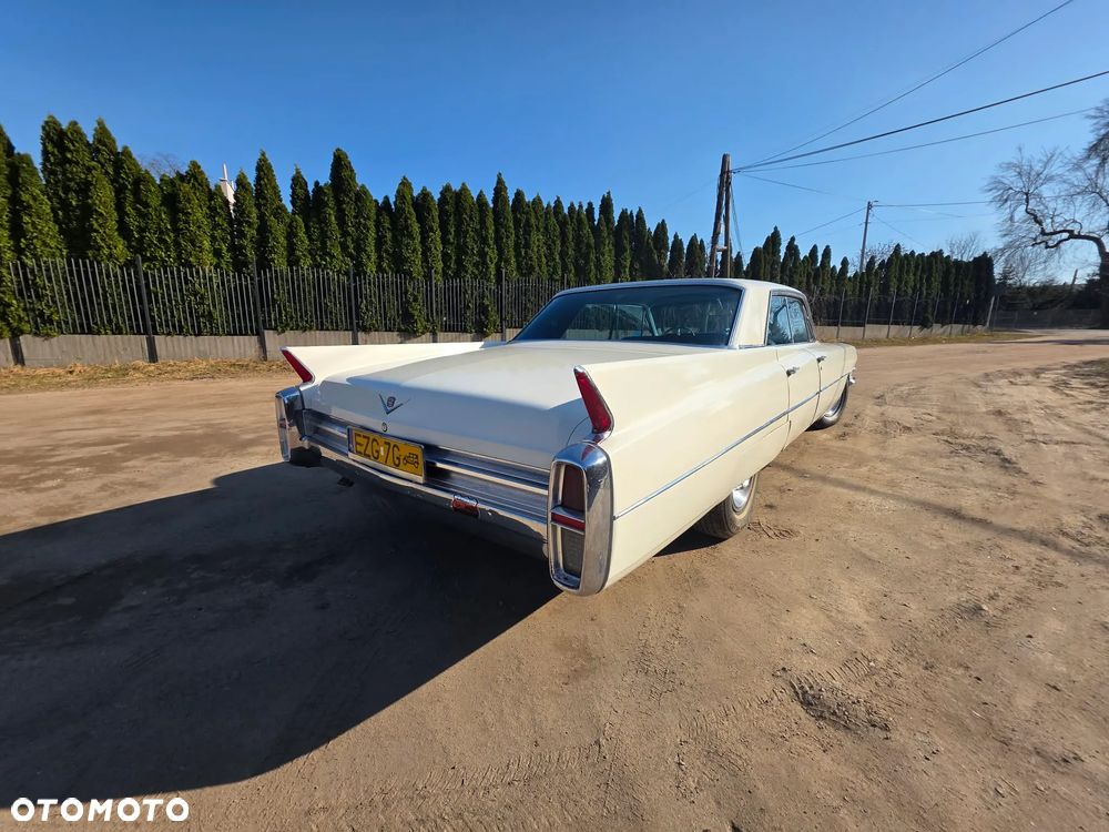 Cadillac Deville - 3