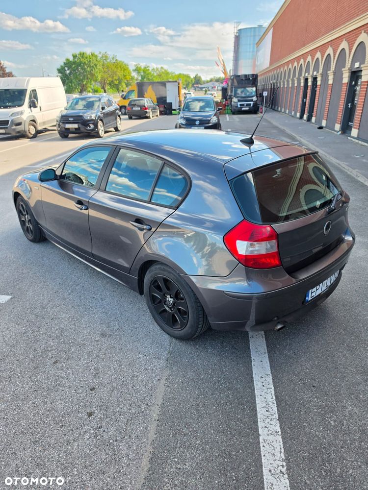 BMW Seria 1 120i - 11