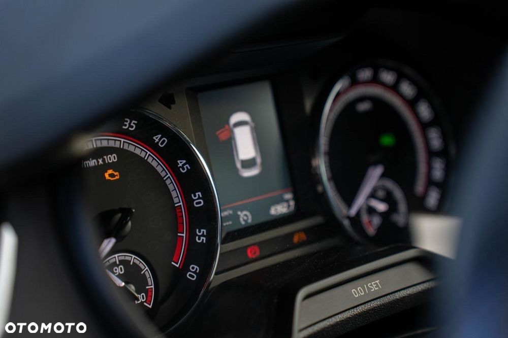 Skoda Octavia 2.0 TDI RS Challenge DSG - 18