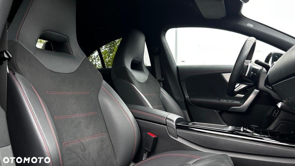 Mercedes-Benz CLA 200 mHEV AMG Line 7G-DCT - 24