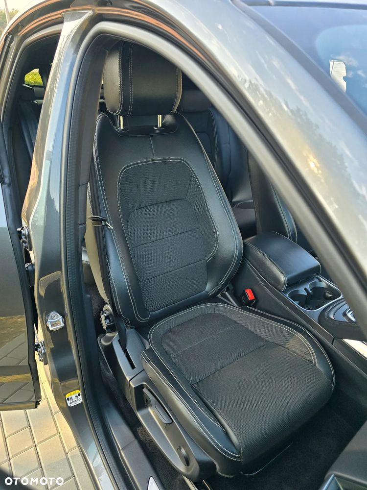 Jaguar E-Pace 2.0 i4D AWD R-Dynamic HSE - 21