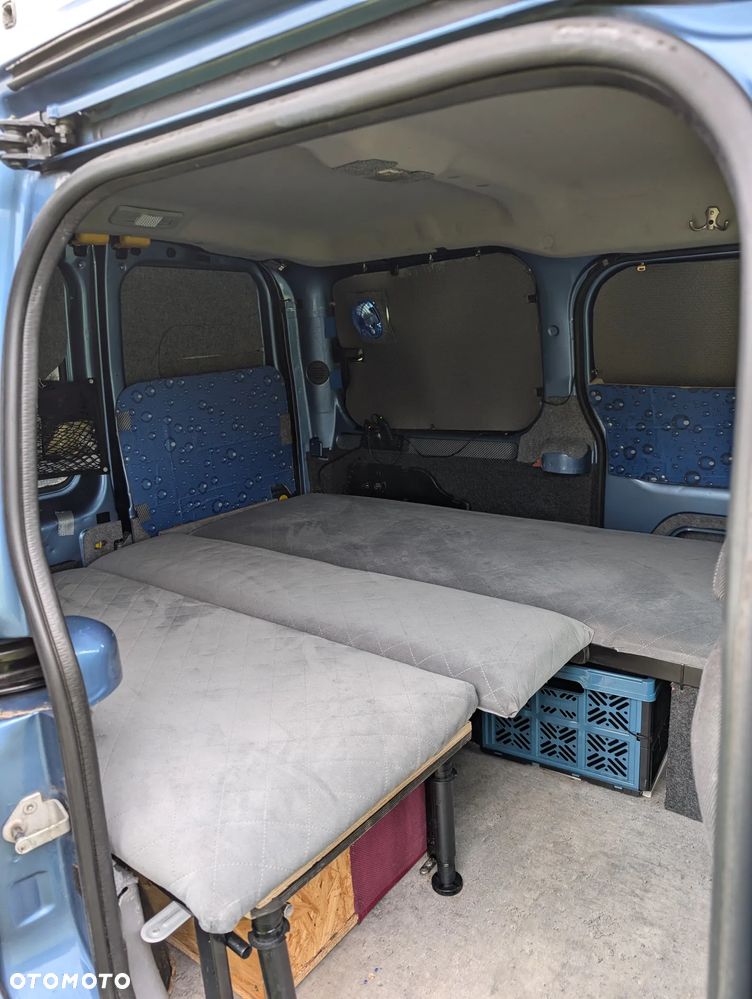 Ford Tourneo Connect - 12