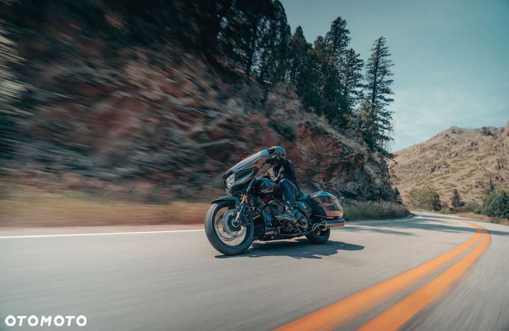 Harley-Davidson CVO Street Glide - 11