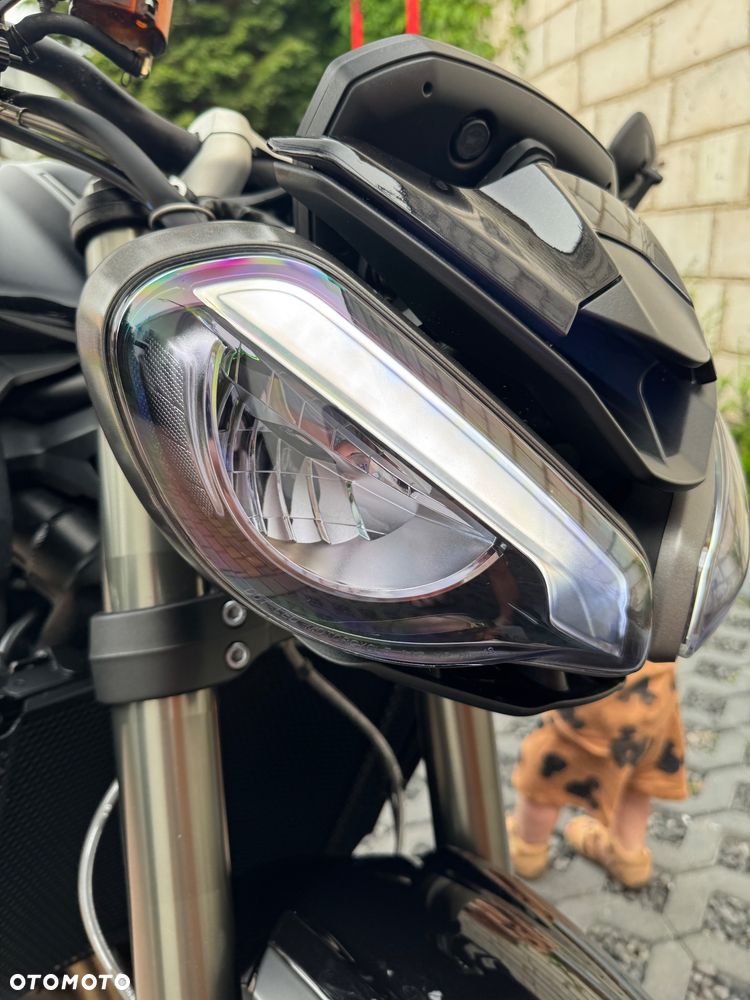 Triumph Street Triple - 13