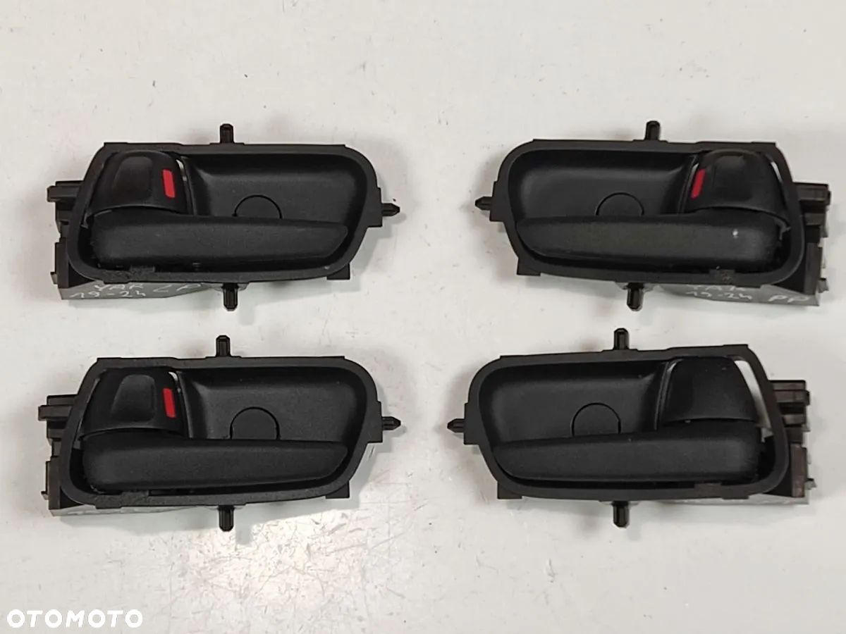 TOYOTA YARIS 19-24r Klamka Wewnętrzna Przód Tył Prawa Lewa - 1
