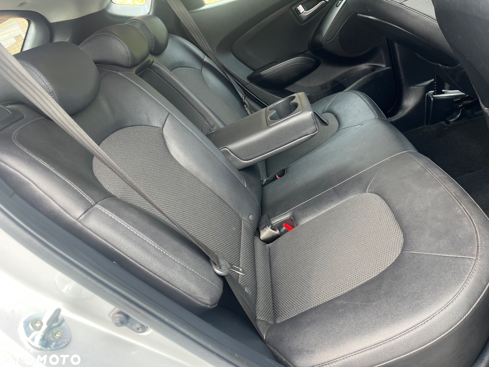 Hyundai ix35 2.0 CRDi 4WD Fifa World Cup Gold Edition - 16