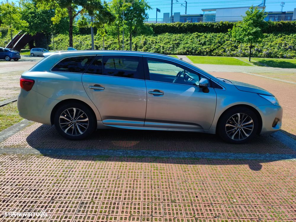 Toyota Avensis SW 2.0 D-4D Luxury+GPS - 4