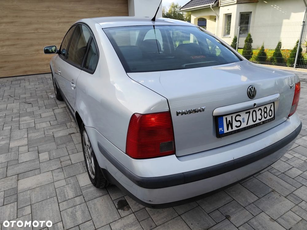 Volkswagen Passat 1.9 TDI Highline - 9