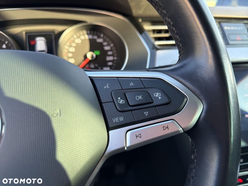 Volkswagen Passat - 26