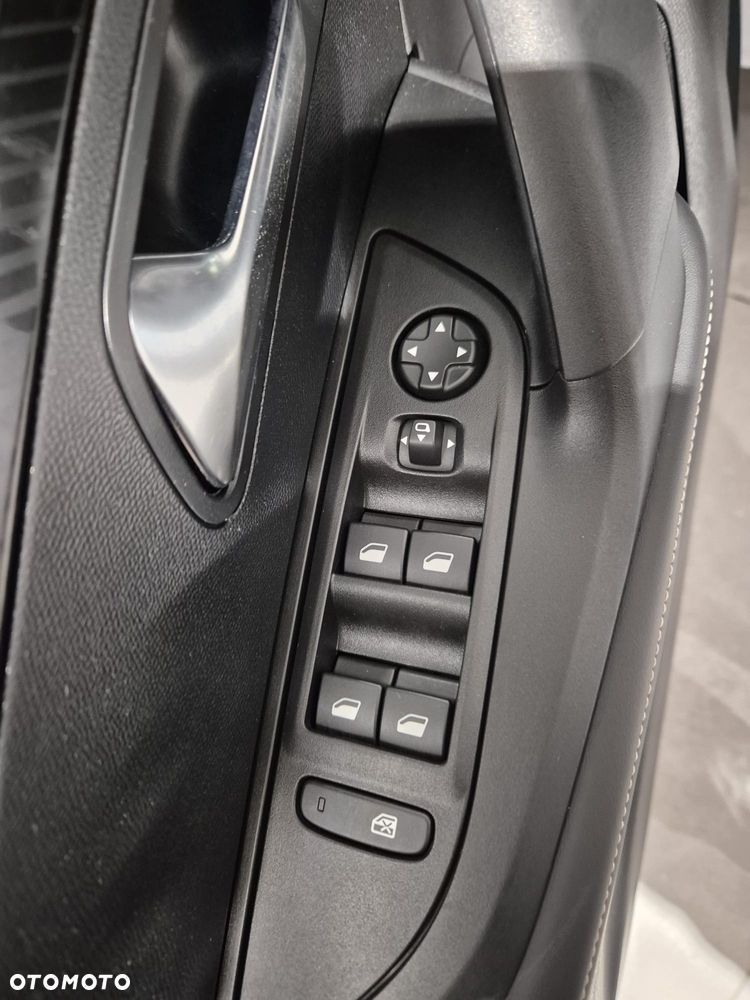 Peugeot 2008 PureTech 100 Allure S&S BVM6 - 13