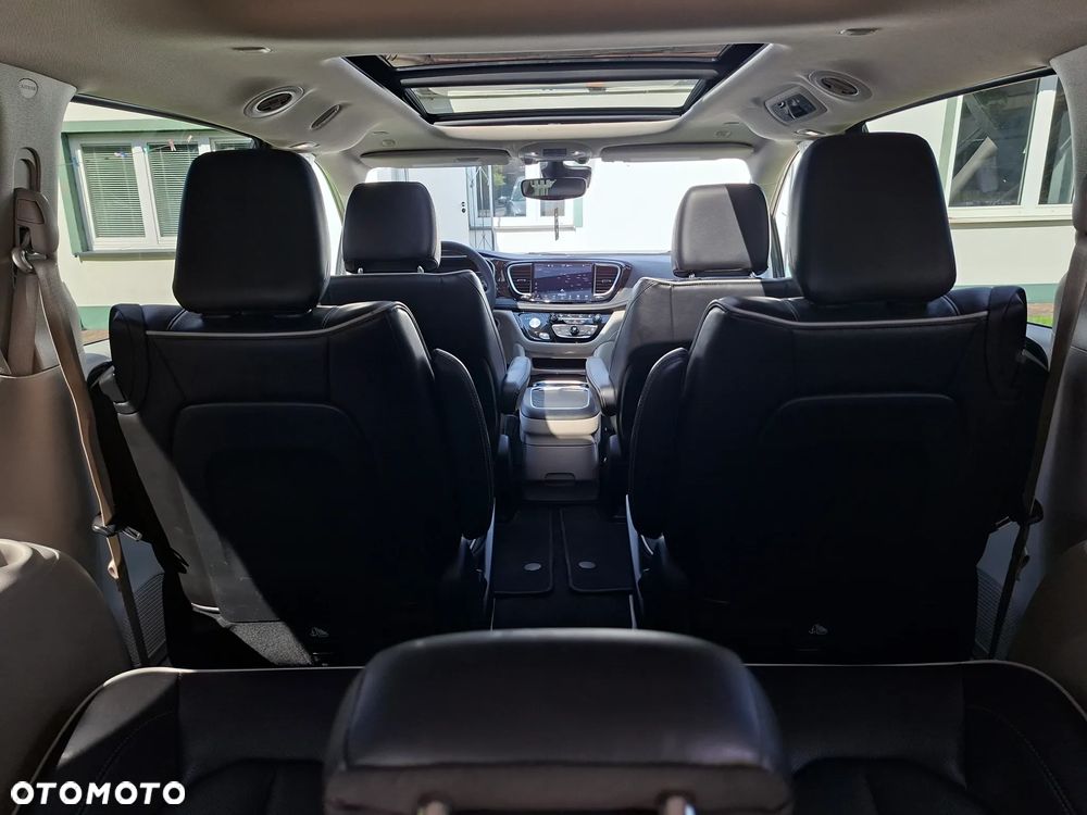 Chrysler Pacifica - 17