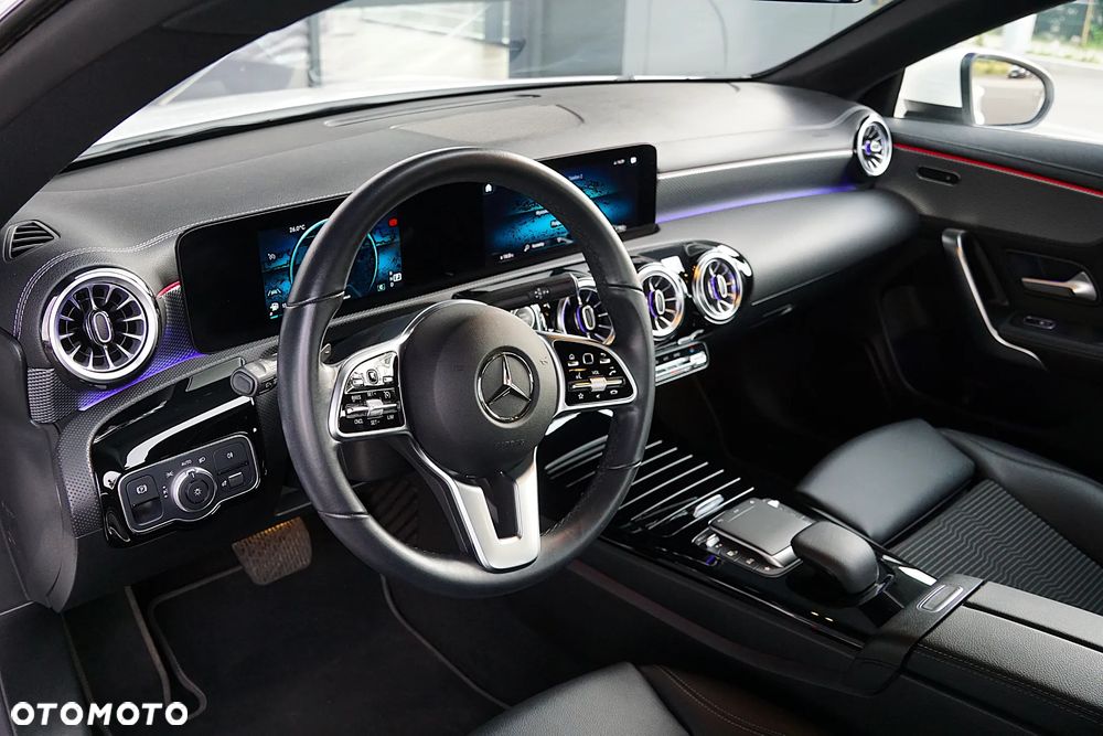 Mercedes-Benz CLA 180 Progressive 7G-DCT - 11
