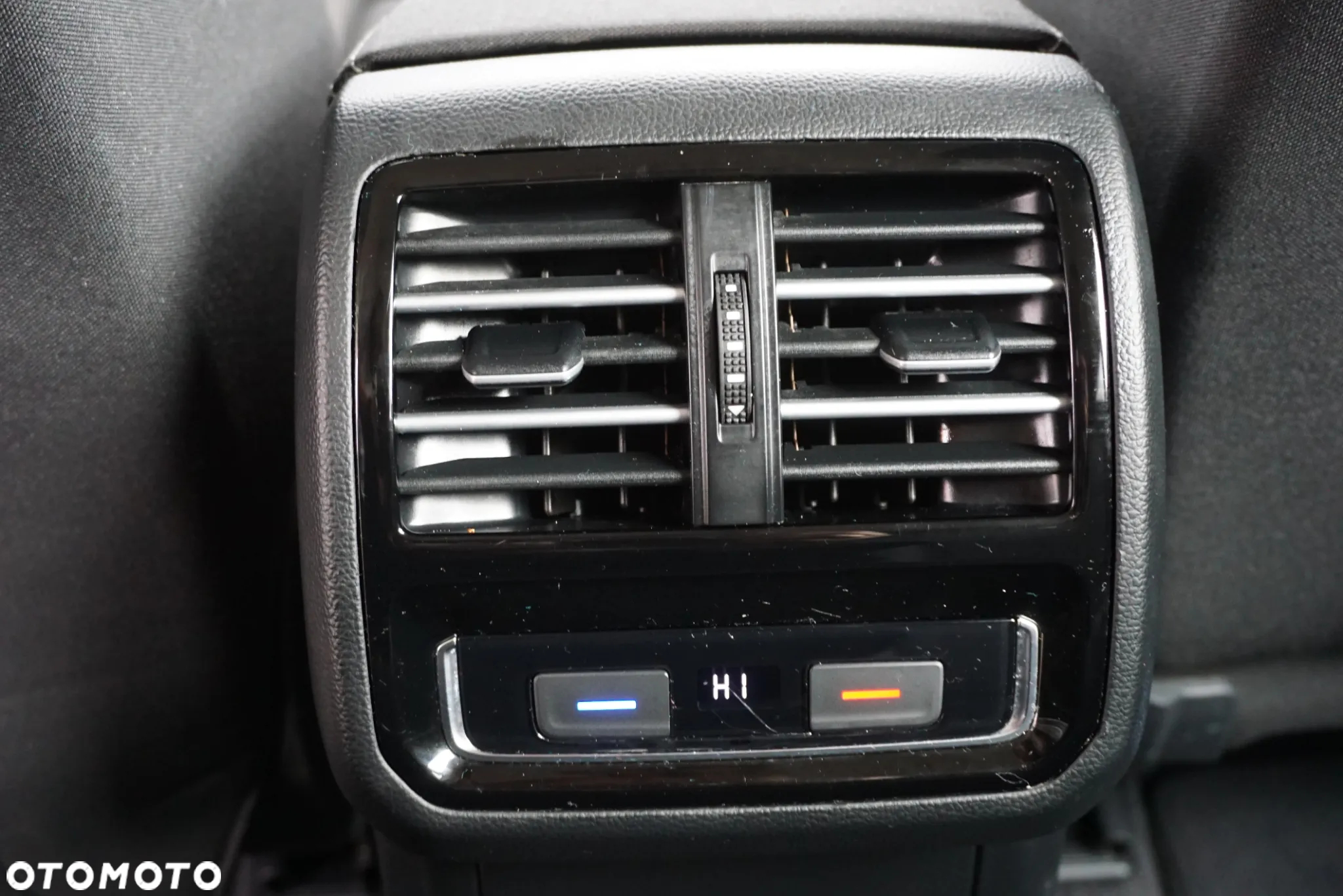 Volkswagen Passat Variant 2.0 TDI SCR DSG Comfortline - 20