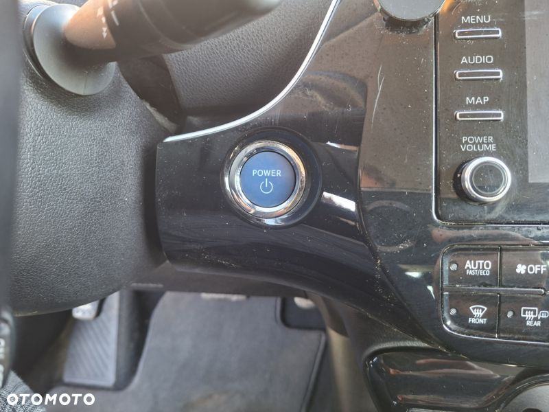 Toyota Prius (Hybrid) Executive - 17