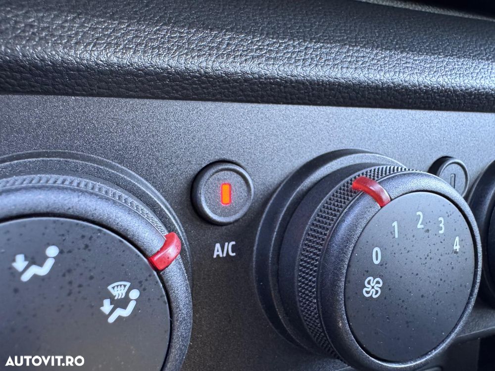 Dacia Logan TCe 90 Essential - 26