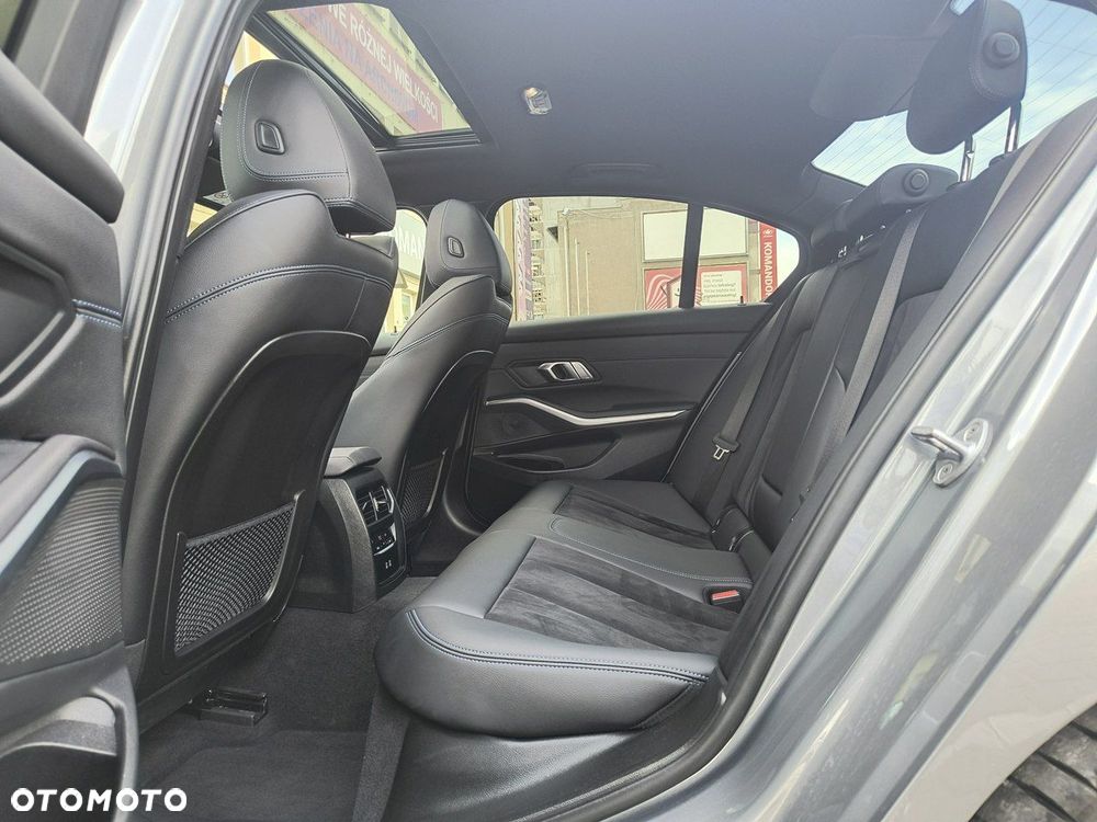 BMW Seria 3 320i Edition M Sport Shadow - 13