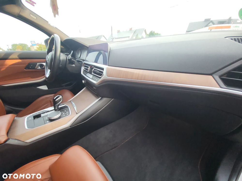 BMW Seria 3 318d Sport Line - 24