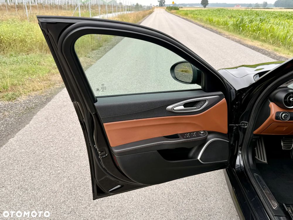 Alfa Romeo Giulia 2.0 Turbo TI Q4 - 25
