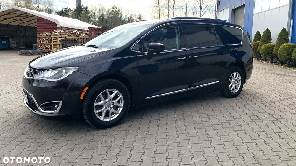 Chrysler Pacifica - 6