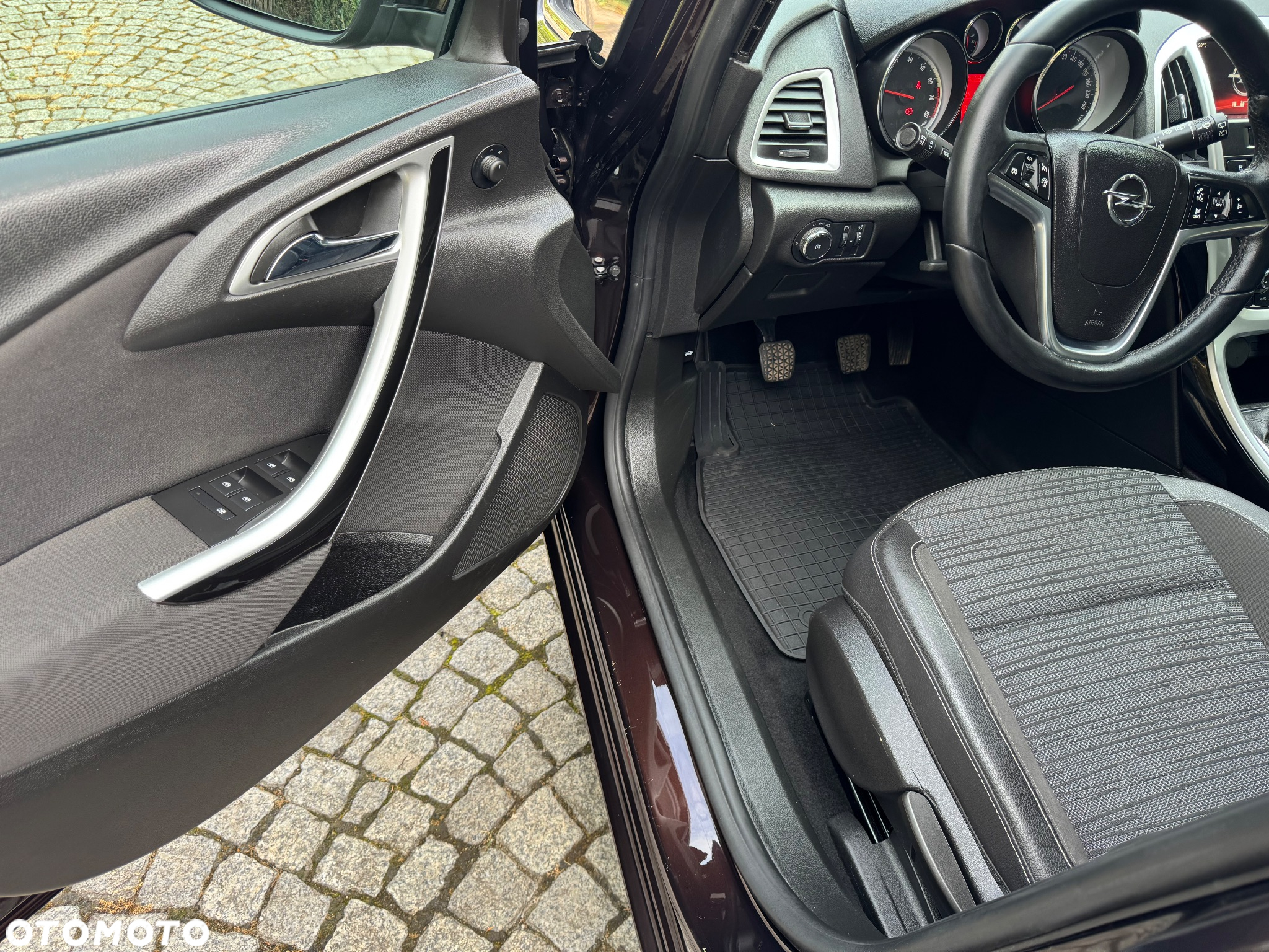 Opel Astra IV 1.4 T Cosmo - 15