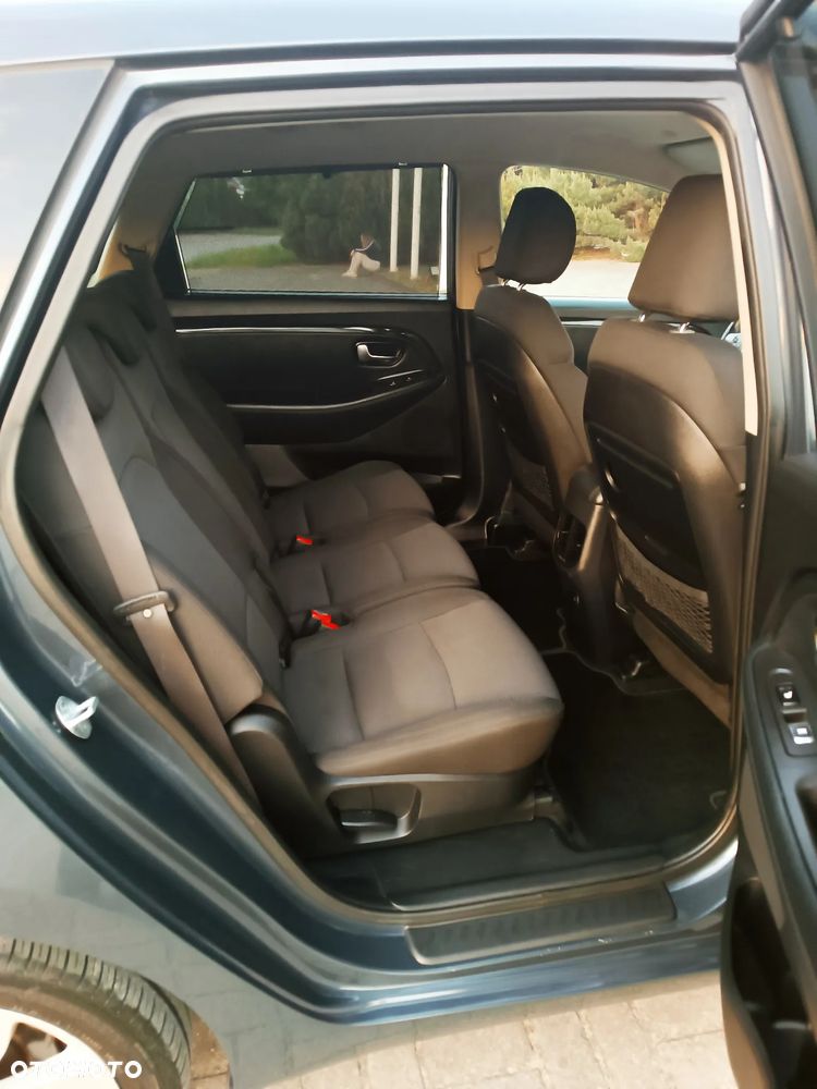 Kia Carens 1.6 GDI Dream Team Edition - 20