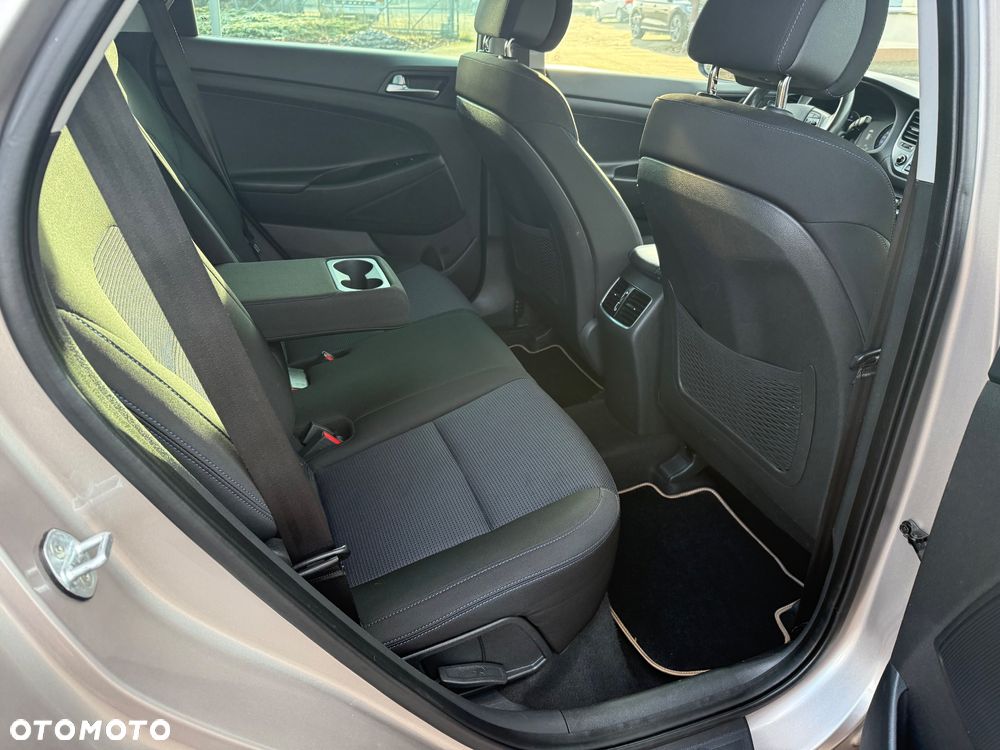 Hyundai Tucson 1.7 CRDI BlueDrive TourdePologne 2WD - 13
