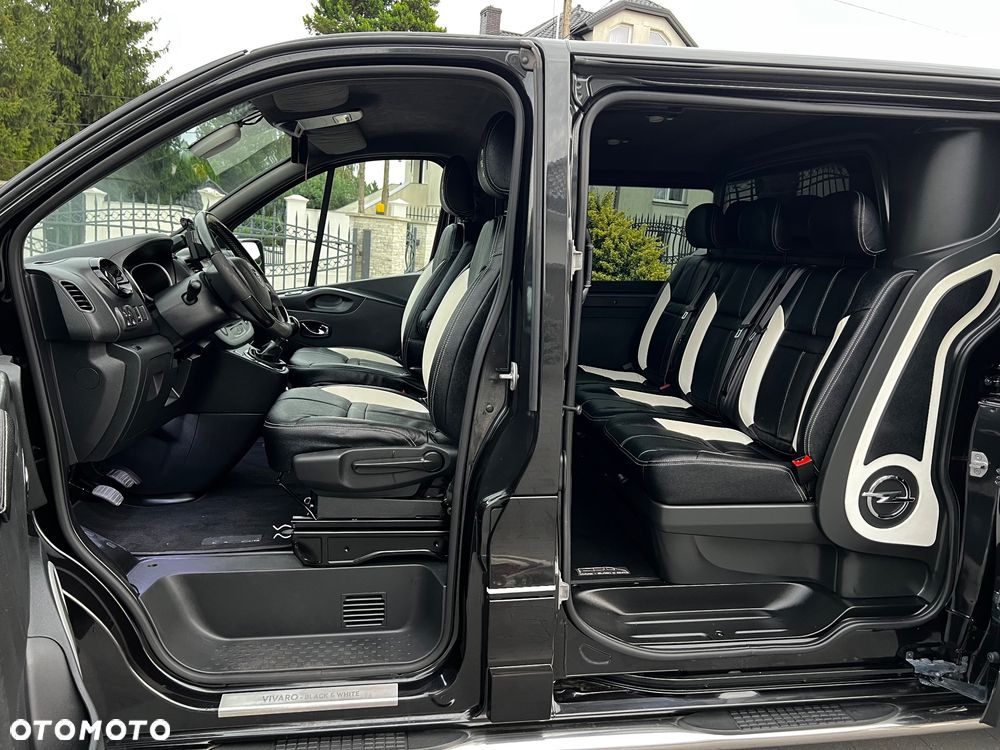 Opel VIVARO BLACK & WHITE 5 osób - 9