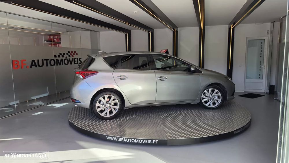 Toyota Auris 1.6 D-4D Exclusive+Navi - 8