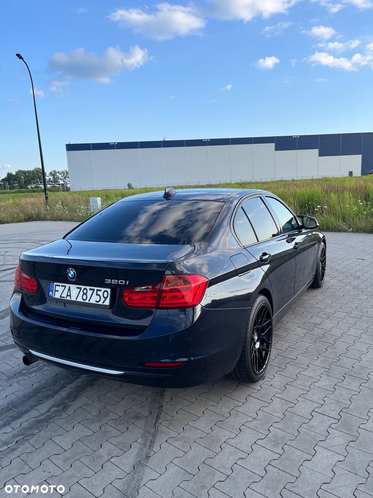 BMW Seria 3 320i Modern Line - 4