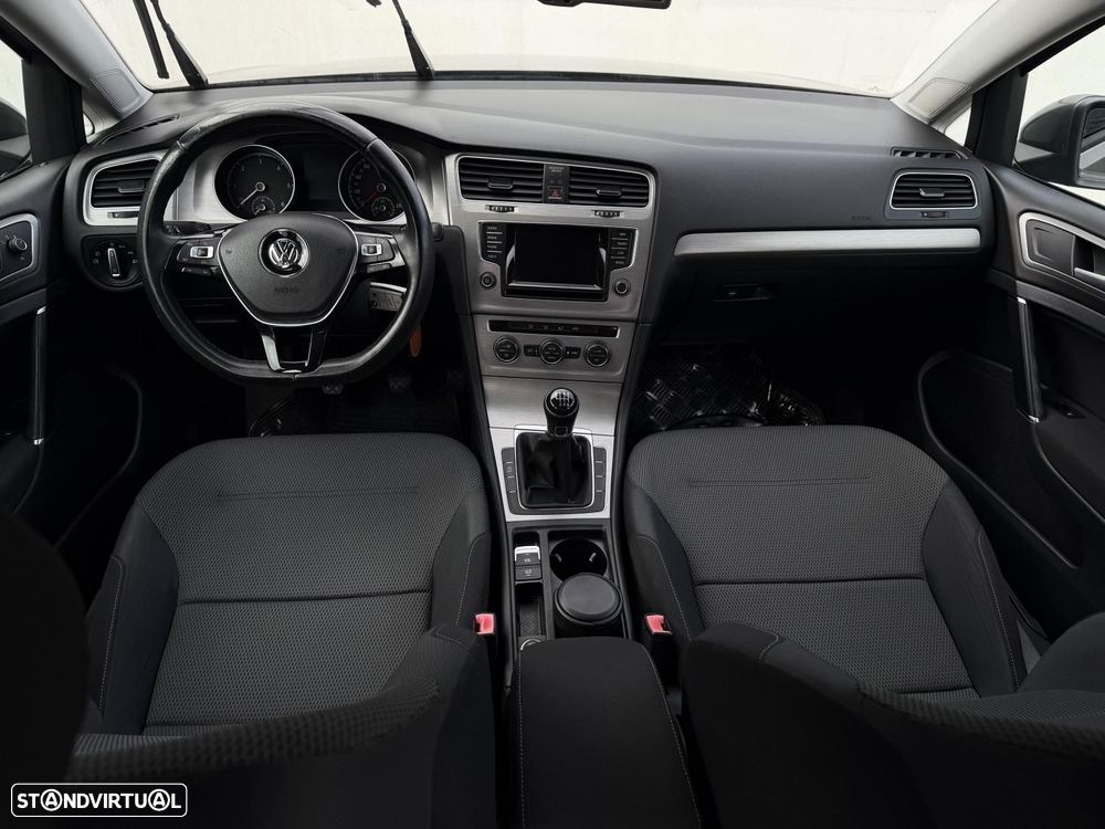 VW Golf 1.6 TDi BlueMotion Confortline - 6