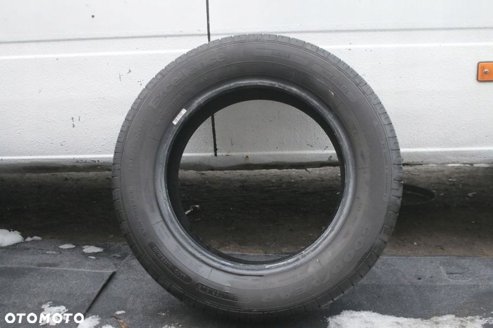 Opona Goodyear Exelence 215/60 16 - 1