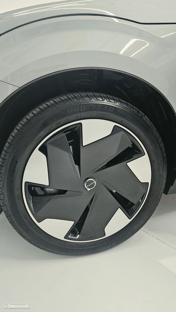 Volvo EX30 69 kWh Single Motor Extended Range Plus - 28