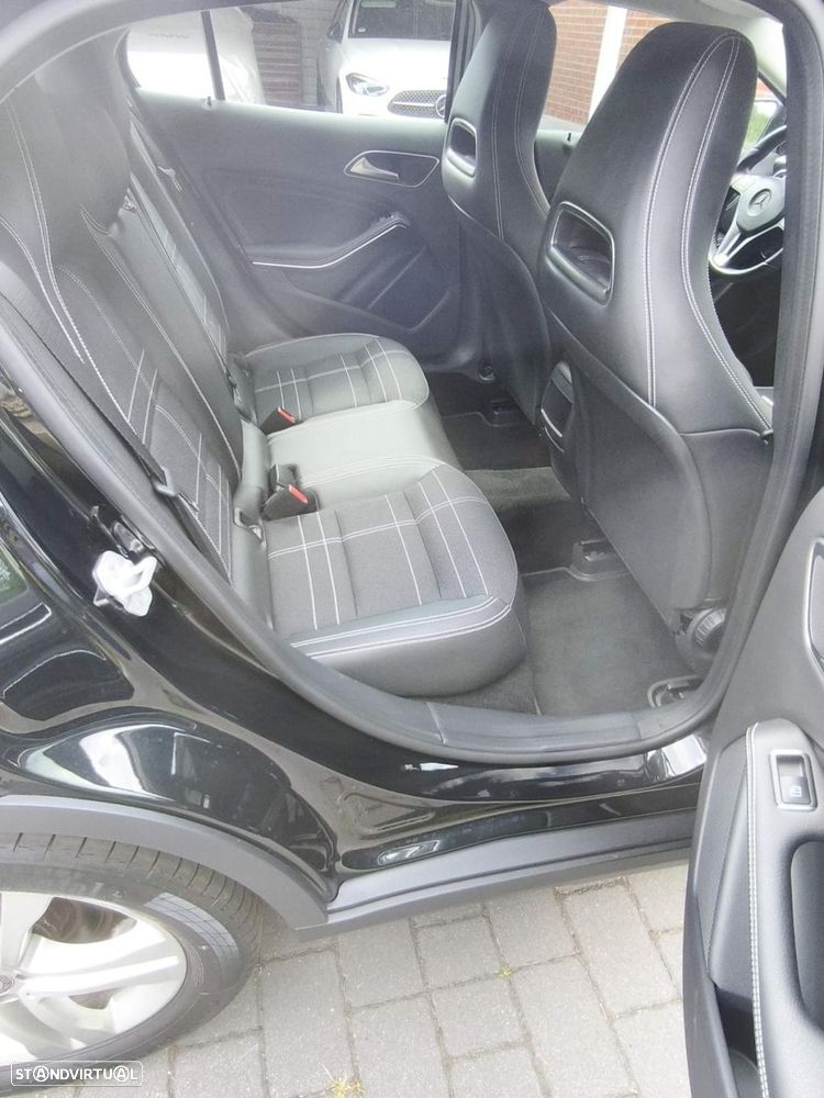 Mercedes-Benz GLA 180 d Urban Aut. — fotografia 12