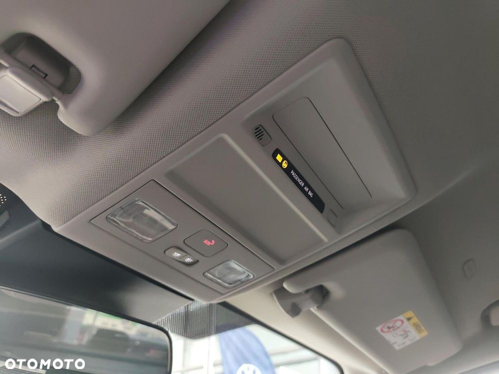 Volkswagen Caravelle - 14