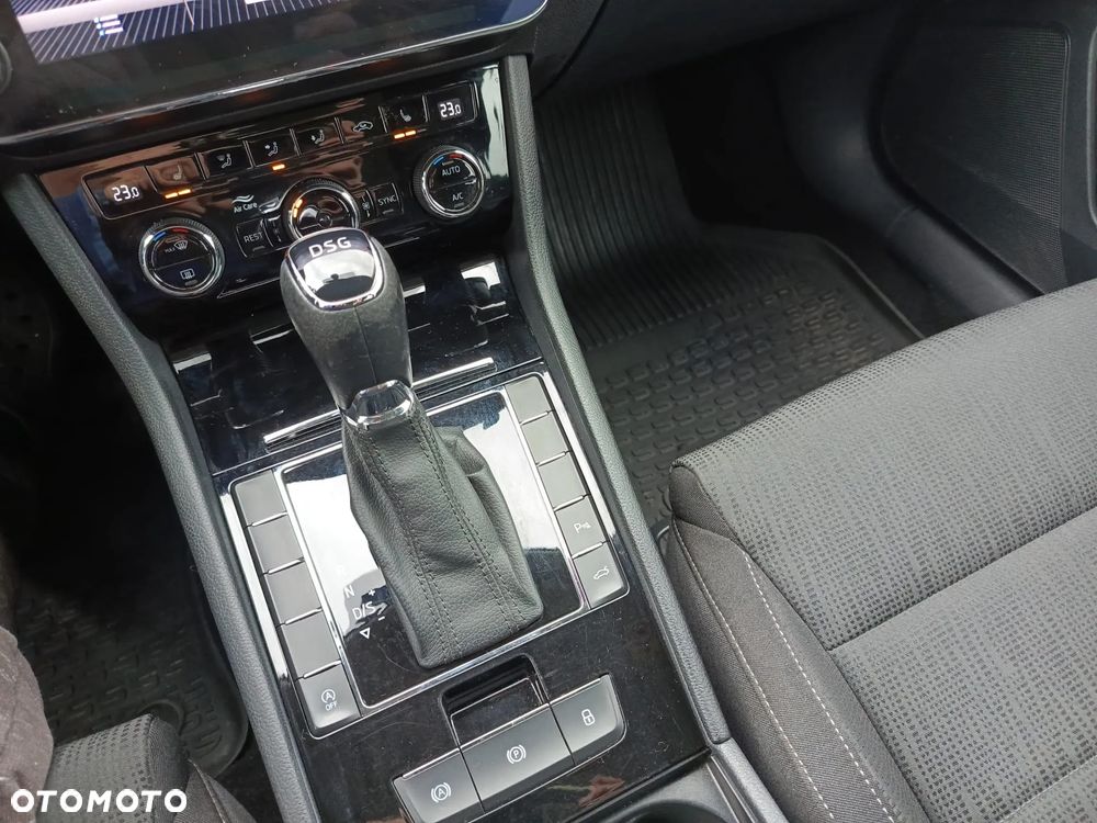 Skoda Superb 2.0 TDI Ambition DSG - 11