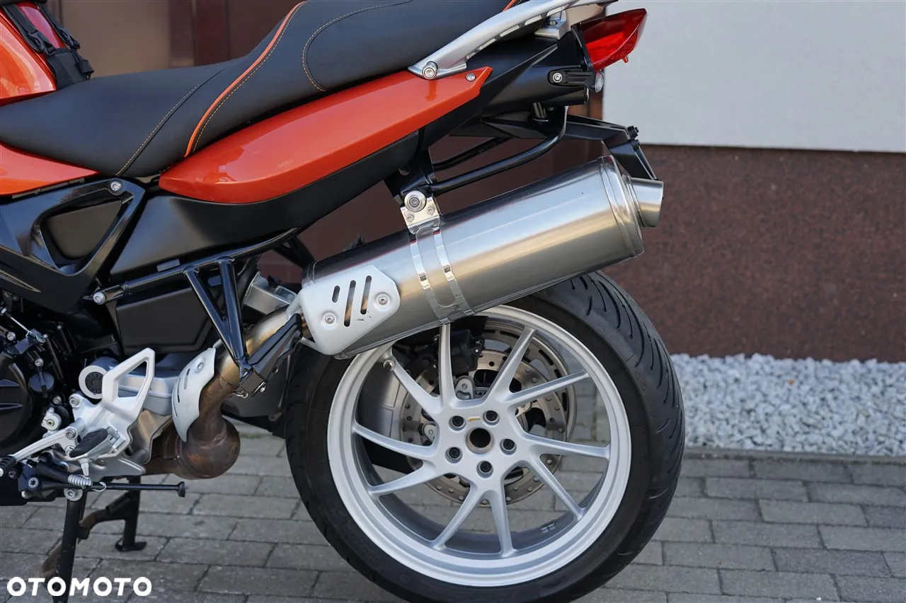 BMW F - 22