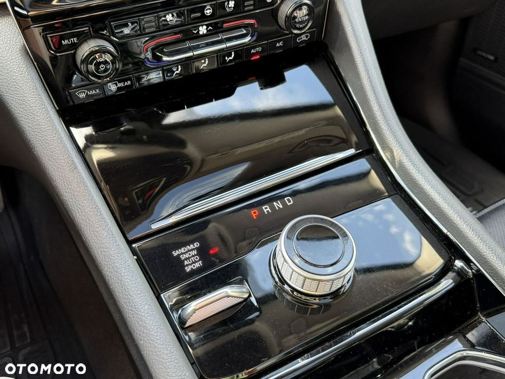 Jeep Grand Cherokee - 36