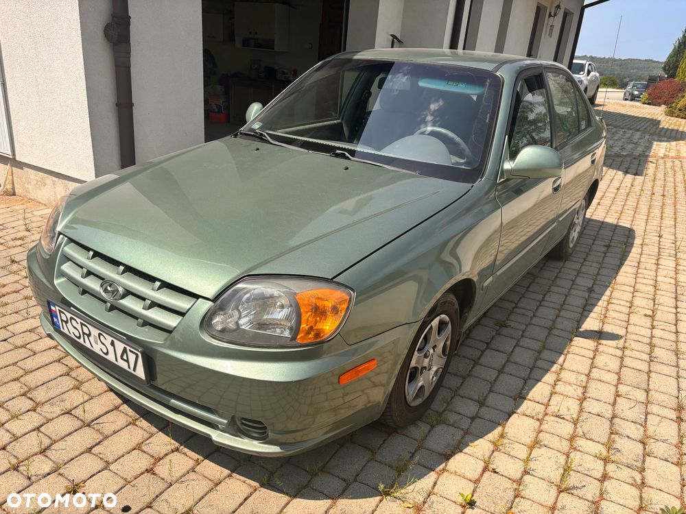 Hyundai Accent - 1