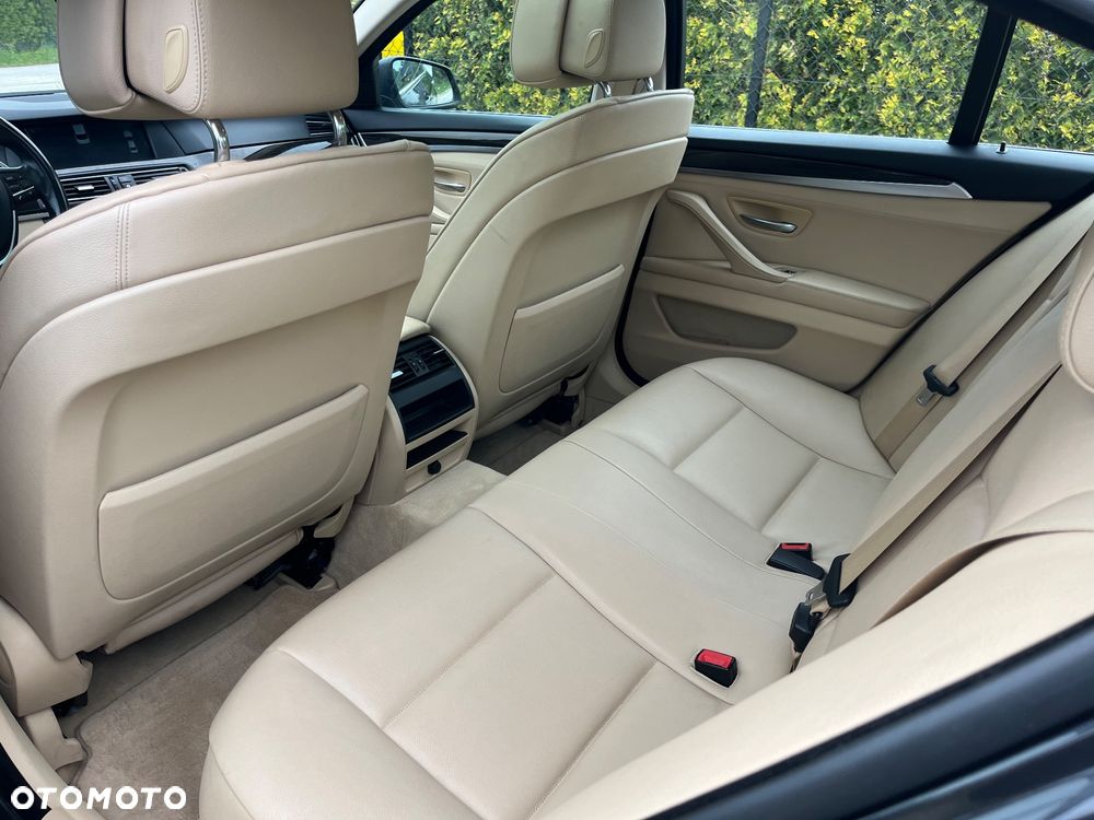 BMW Seria 5 530d xDrive Sport-Aut - 9