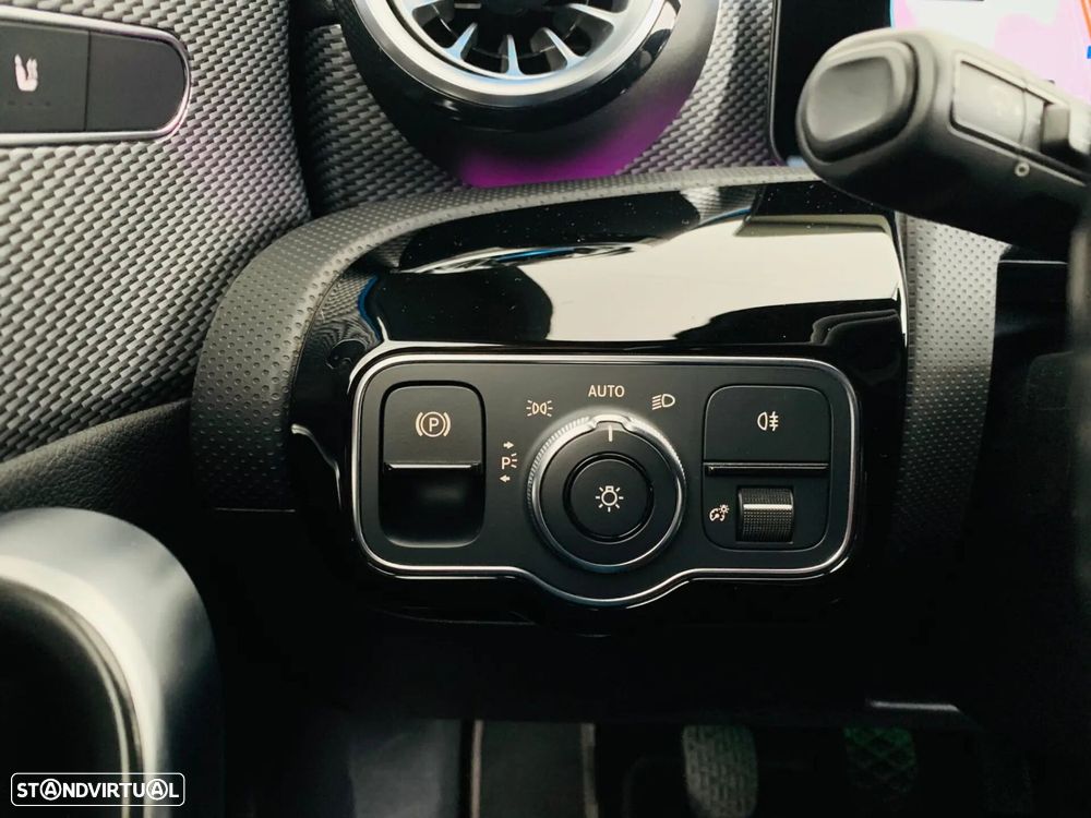 Mercedes-Benz CLA 180 d Progressive - 11