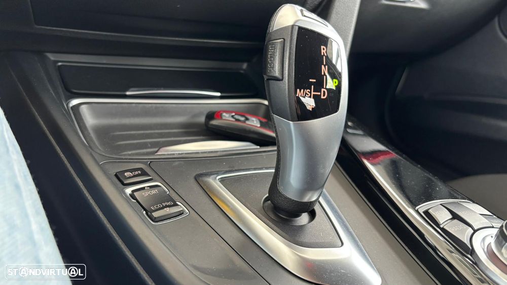 BMW 318 d Auto Line Sport - 22