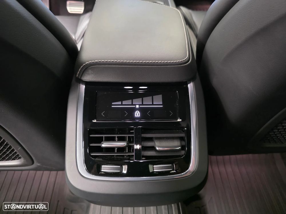 Volvo XC 60 2.0 B5 R-Design AWD - 27